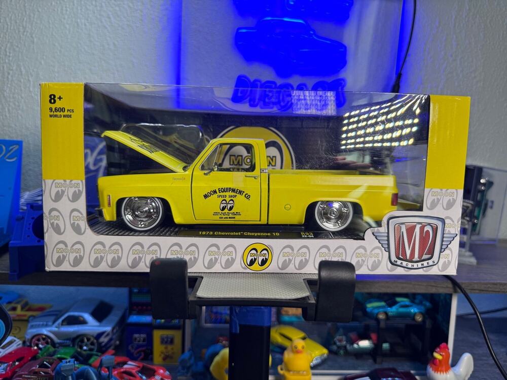 M2 Machines 1/24 Mooneyes 1973 Chevy Cheyenne 10